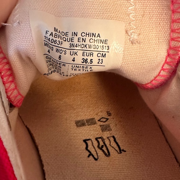 Converse Chuck Taylors low top, size 6 women’s. BRIGHT PINK color - Picture 7 of 7